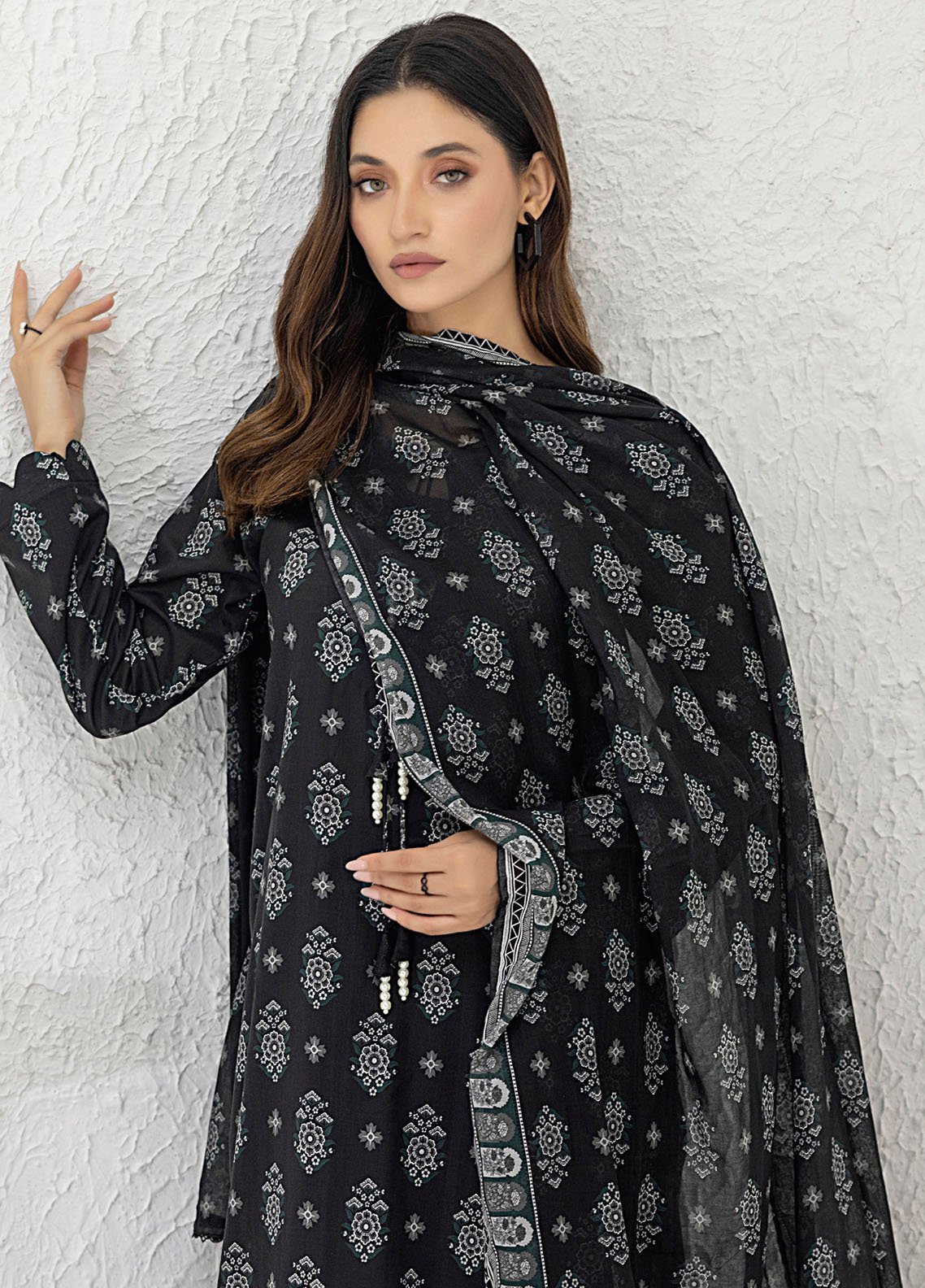 Regalia Textiles Printed Lawn Suits Unstitched 3 Piece RGT25BW D-06 - Summer Collection